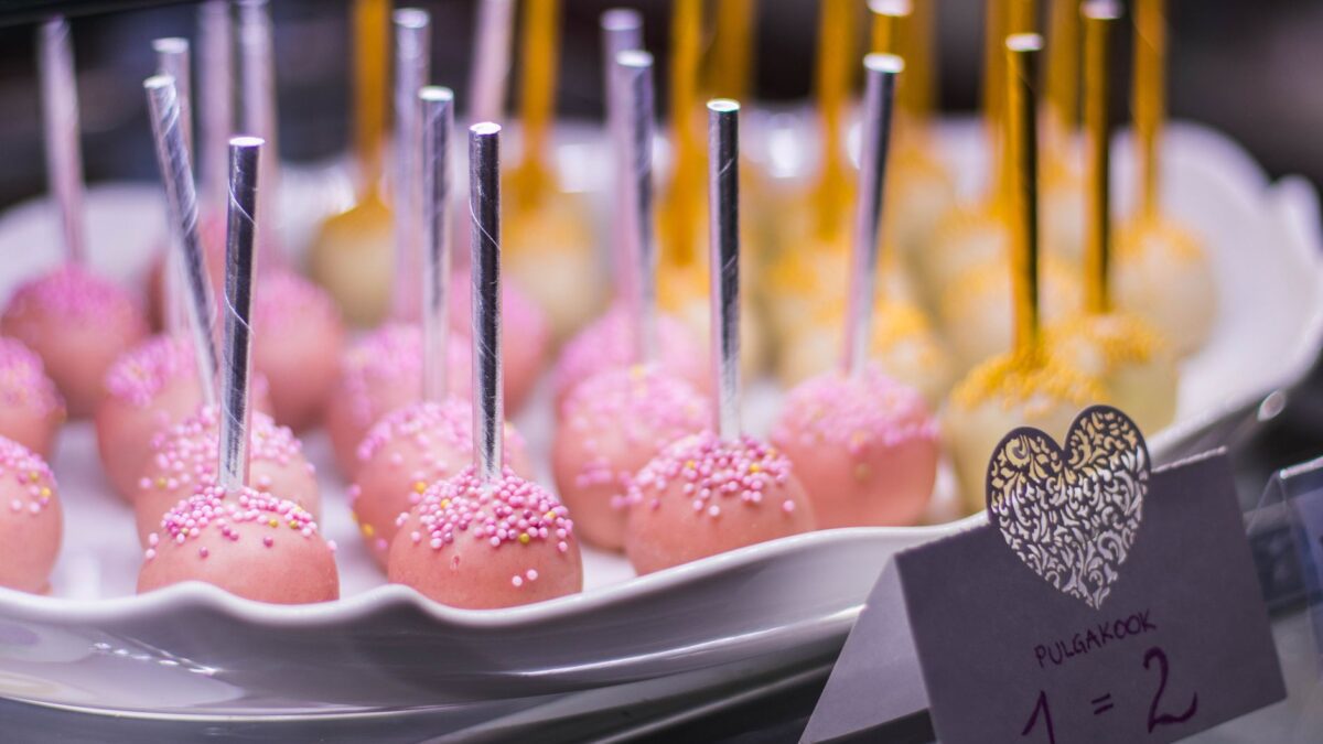 Cake Pops selber machen: Grundrezept und Ideen für Kinder