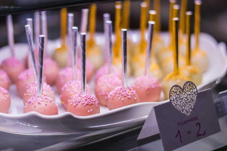 Cake Pops selber machen: Grundrezept und Ideen für Kinder